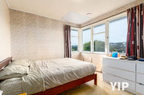 Photo of property in 106 Ruskin Road, Newlands, Wellington, 6037