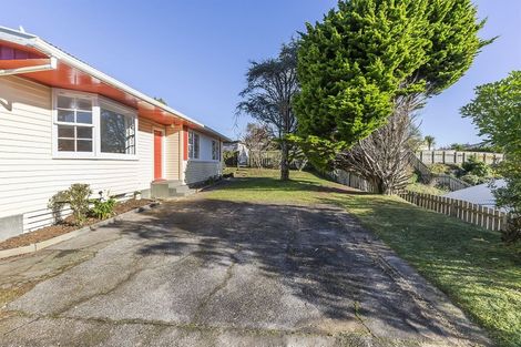Photo of property in 17 Cardiff Crescent, Cannons Creek, Porirua, 5024