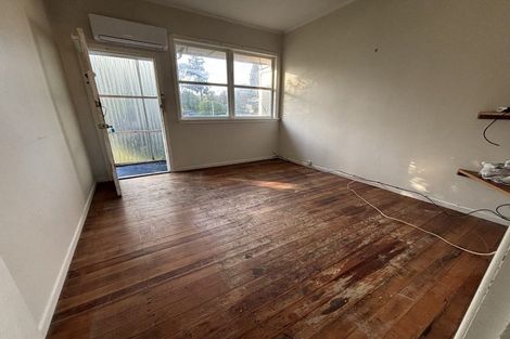 Photo of property in 4/2 Godley Road, Green Bay, Auckland, 0604