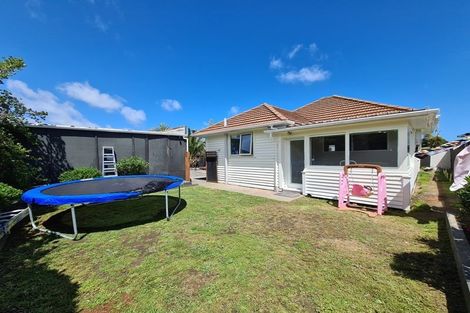 Photo of property in 1 Toru Road, Paraparaumu Beach, Paraparaumu, 5032