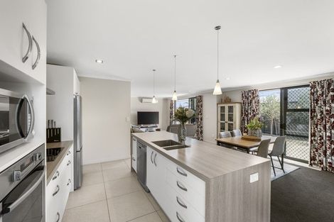 Photo of property in 10 Butterworth Crescent, Papamoa Beach, Papamoa, 3118