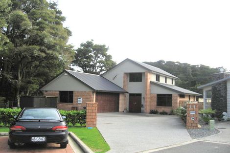 Photo of property in 11 Nita Place, The Gardens, Auckland, 2105