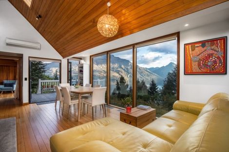 Photo of property in 18 Mckerrow Place, Sunshine Bay, Queenstown, 9300