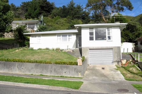 Photo of property in 5 Holmes Grove, Naenae, Lower Hutt, 5011