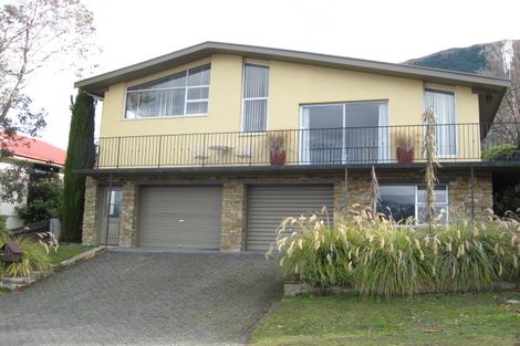 Photo of property in 10 Avalon Crescent, Fernhill, Queenstown, 9300