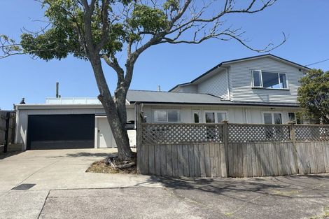 Photo of property in 1/953 Beach Road, Torbay, Auckland, 0630