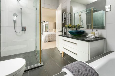 Photo of property in 6 Mural Place, Greenhithe, Auckland, 0632