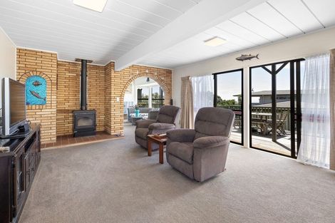 Photo of property in 12 Cooper Road, Stanmore Bay, Whangaparaoa, 0932