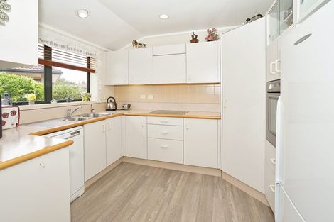 Photo of property in 52 Grosvenor Gardens, Flagstaff, Hamilton, 3210