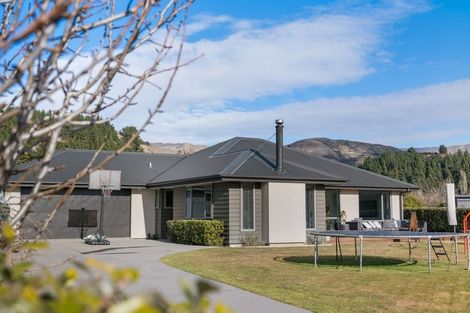 Photo of property in 14 Criffel Place, Luggate, Cromwell, 9383