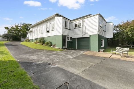 Photo of property in 37 Hobsonville Road, West Harbour, Auckland, 0618