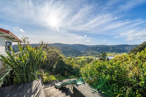 Photo of property in 1154e State Highway 2, Te Marua, Upper Hutt, 5018