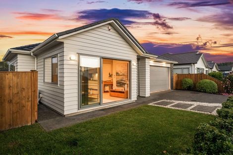 Photo of property in 3 Tarras Road, Kumeu, 0810