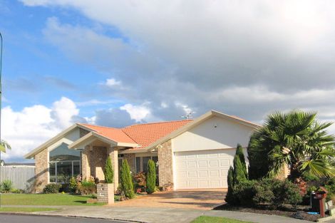 Photo of property in 15 Mulroy Place, East Tamaki Heights, Auckland, 2016