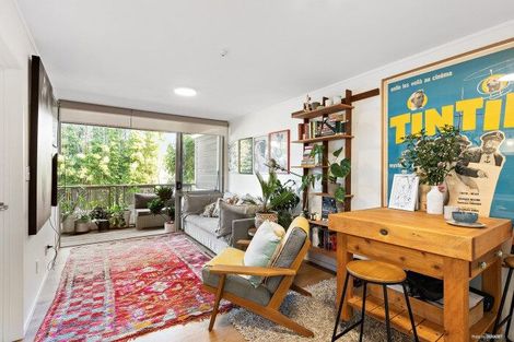 Photo of property in 2/11 Sentinel Road, Herne Bay, Auckland, 1011