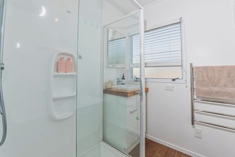 Photo of property in 2/26 Midgley Road, West Harbour, Auckland, 0618