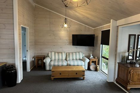 Photo of property in 6 Honnor Place, Hurdon, New Plymouth, 4310