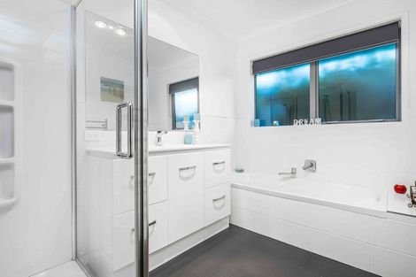 Photo of property in 17 Oceania Sands Way, Papamoa Beach, Papamoa, 3118