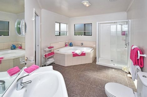 Photo of property in 16a Glenross Drive, Wattle Downs, Auckland, 2103