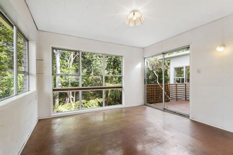 Photo of property in 21 Holdaway Avenue, Northcote, Auckland, 0627