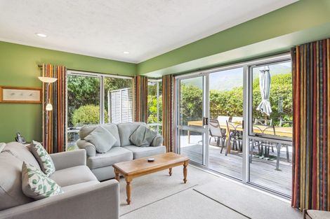 Photo of property in 13 Runanga Grove, Waikanae, 5036