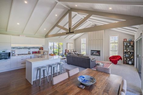 Photo of property in 18 Topping Place, Whitianga, 3510