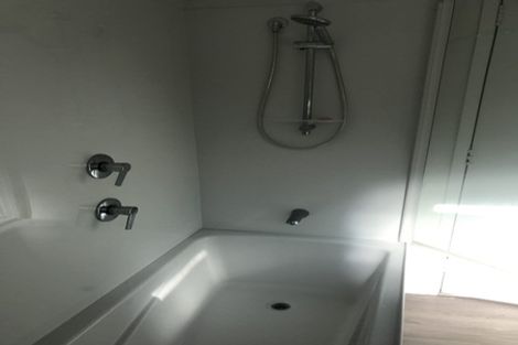 Photo of property in 28 Spinella Drive, Bayview, Auckland, 0629