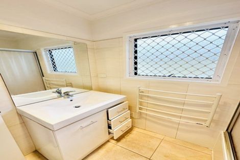 Photo of property in 2/191 Mokoia Road, Birkenhead, Auckland, 0626