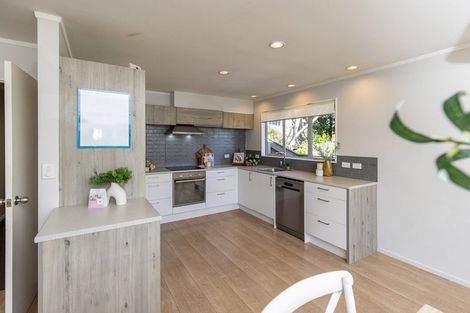 Photo of property in 131 Renown Road, Raumati South, Paraparaumu, 5032
