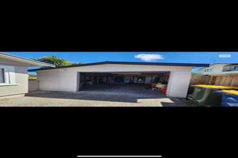 Photo of property in 2/228 East Coast Road, Forrest Hill, Auckland, 0620