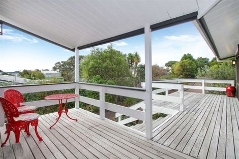 Photo of property in 100 Wharf Road, Clarks Beach, Pukekohe, 2679