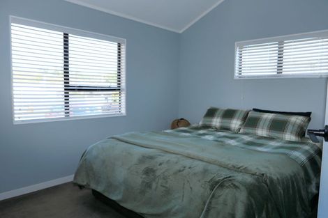 Photo of property in 4 Hookway Grove, Paraparaumu, 5032