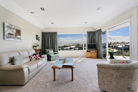 Photo of property in 18 Botanical Heights Drive, Waipahihi, Taupo, 3330