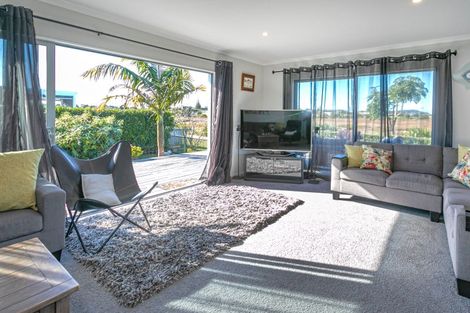 Photo of property in 40 Tairua Palms Place, Tairua, 3508