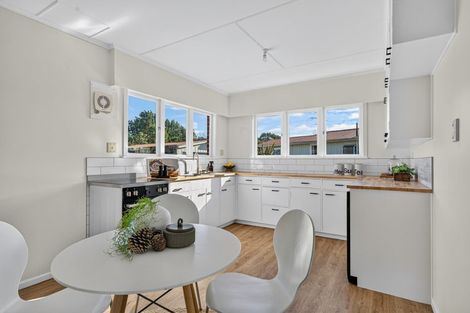 Photo of property in 17 Philip Street, Carterton, 5713