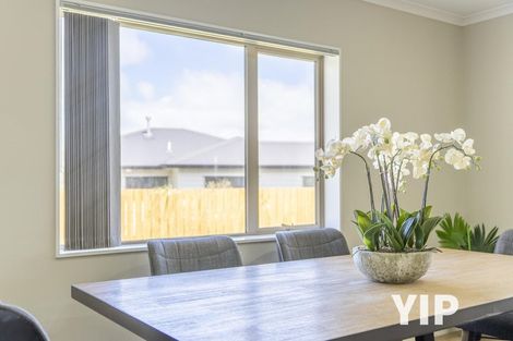 Photo of property in 38 Havana Rise, Grenada Village, Wellington, 6037