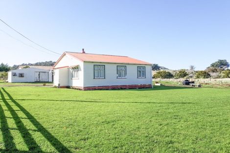 Photo of property in 2 Akaroa Street, Pongaroa, 4991