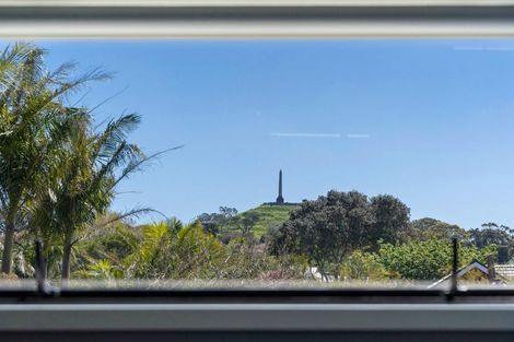 Photo of property in 17a Horotutu Road, Greenlane, Auckland, 1061