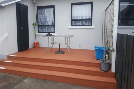 Photo of property in 28 Breakwater Road, Moturoa, New Plymouth, 4310