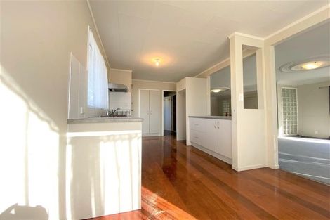 Photo of property in 6 West Harbour Drive, West Harbour, Auckland, 0618