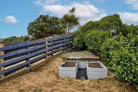 Photo of property in 30 Colchester Crescent, Newlands, Wellington, 6037