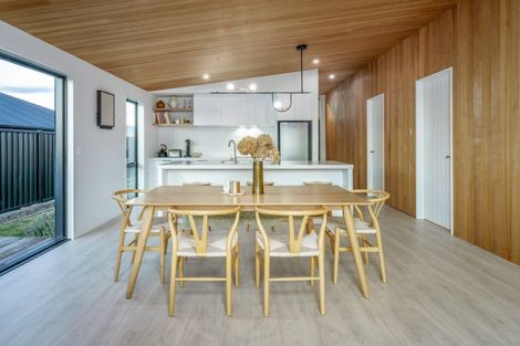 Photo of property in 10 Scurr Terrace, Wanaka, 9305