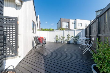 Photo of property in 129a Nile Road, Milford, Auckland, 0620