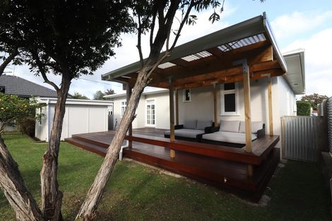 Photo of property in 17 East Street, Terrace End, Palmerston North, 4410