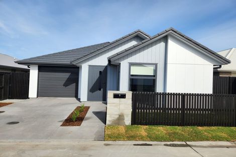 Photo of property in 5 Tractor Way, Papamoa, 3118
