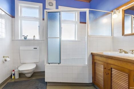 Photo of property in 93 Northland Road, Northland, Wellington, 6012