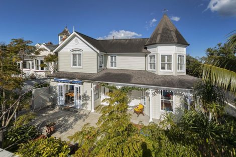 Photo of property in 43 Stanley Point Road, Stanley Point, Auckland, 0624
