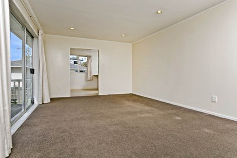 Photo of property in 7 Tahu Crescent, Sunnynook, Auckland, 0620