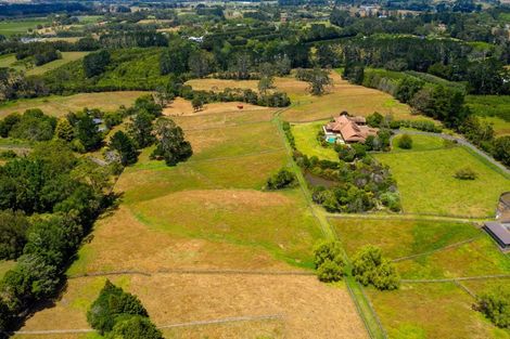 Photo of property in 11 Tawa Road, Kumeu, 0891