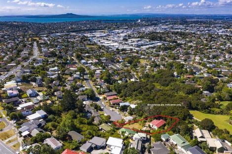 Photo of property in 40 Finn Place, Totara Vale, Auckland, 0629